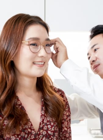 specialized-eyeglass-cutting-service-office-lens